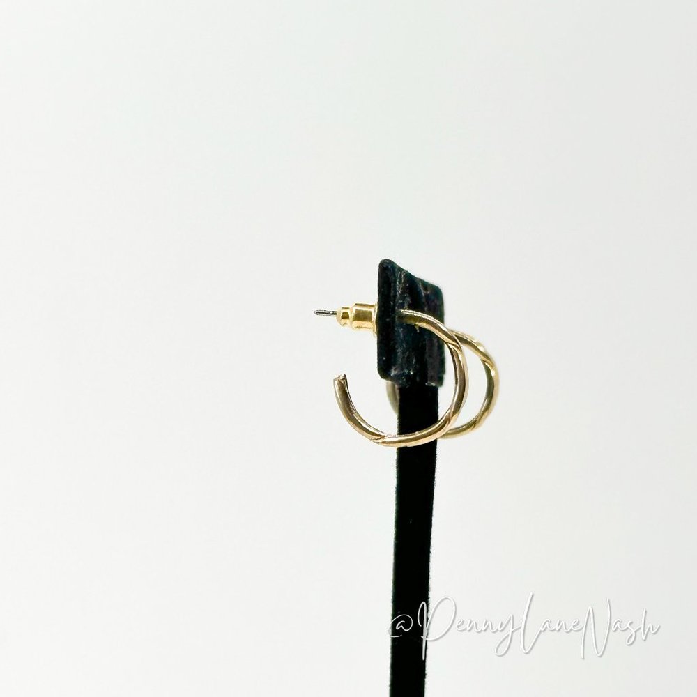 Vintage Intertwined Golden Huggie Earrings - Picture 3 of 8